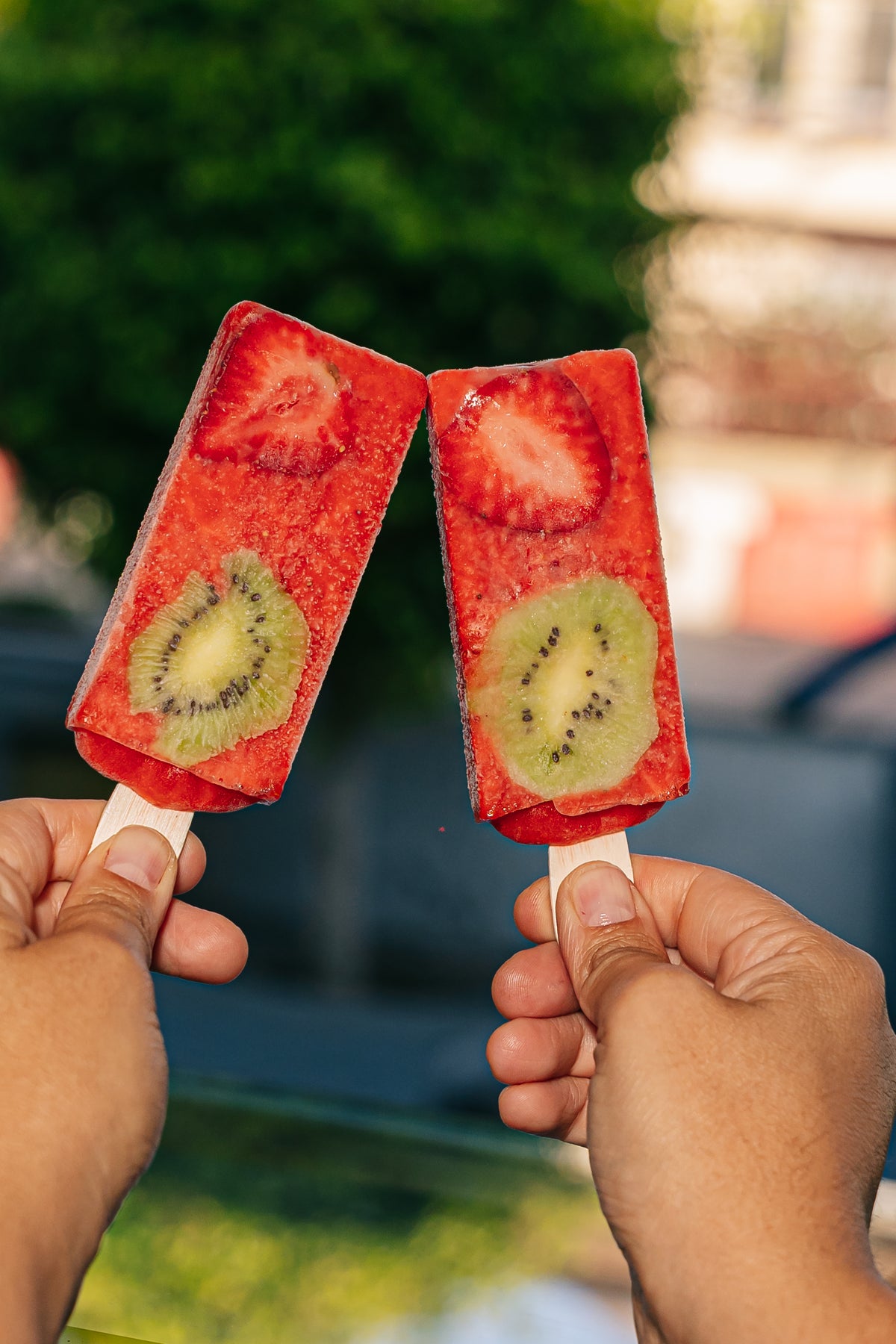 Paleta Artesanal de Frutilla Natural con Kiwi